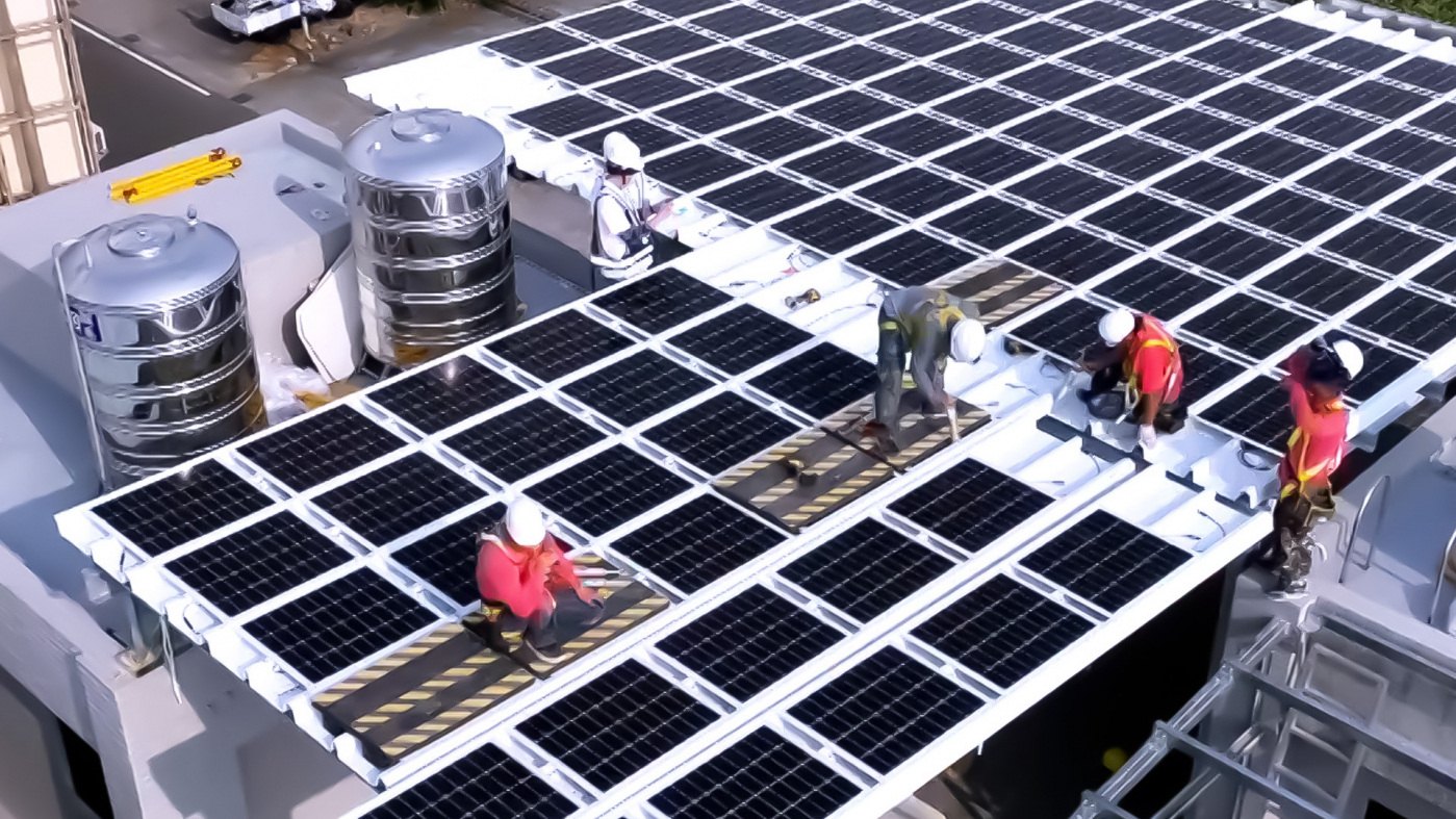 友達打造光電建築一體化整合建材，開發SunSteel光電整合型浪板，實現快速安裝、避免二次施工，讓屋頂光電躍升未來建物新標配。