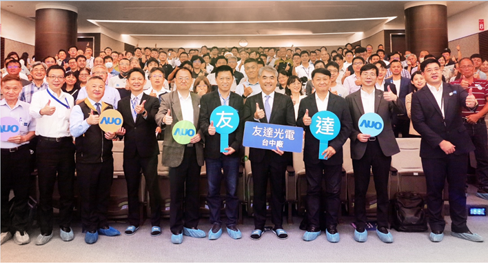 友達以太陽能解決方案領航者，跨足建築領域，4日在台中廠區舉辦「光電建築一體化研討會」，邀請產業先驅共同推動綠化，打造新一代智慧綠建築。